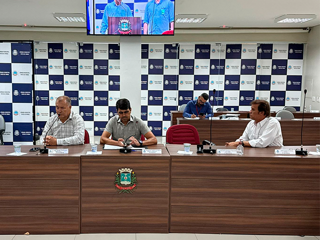 Em Reunião Especial, vereadores cobram explicações da Cemig sobre problemas de energia elétrica relatados pela população 