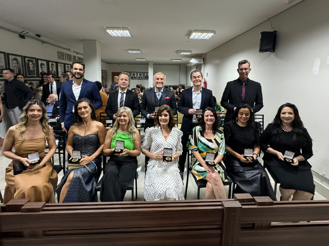 Câmara Municipal condecora profissionais da Saúde com Medalha de Mérito