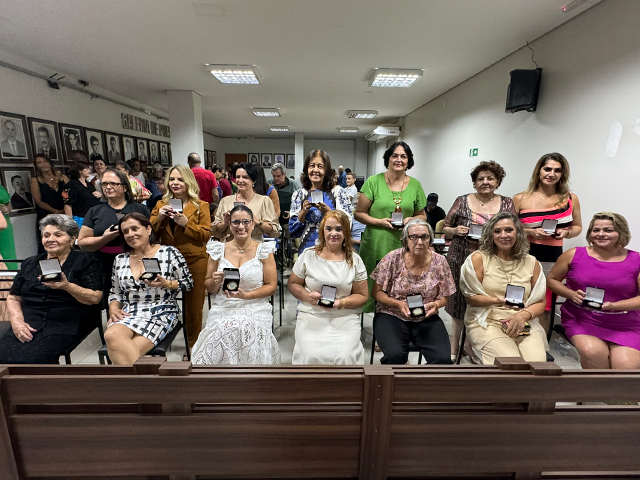 #Dia Internacional da Mulher - Câmara Municipal de Patos de Minas condecora mulheres de destaque com medalha de mérito