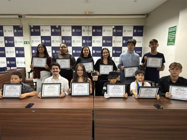 Legislativo Patense celebra mérito acadêmico e talentos estudantis em sessão especial