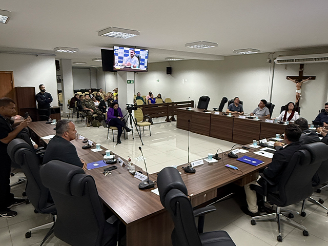 Câmara Municipal de Patos de Minas realiza reunião especial sobre programa das Escolas Cívico-Militares