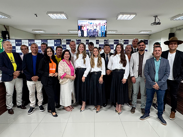 Câmara Municipal de Patos de Minas recebe visita institucional das candidatas ao título de Rainha Nacional do Milho 2025