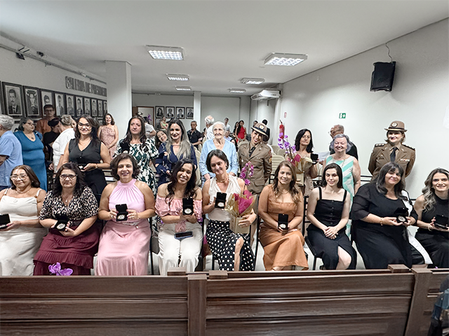  Câmara Municipal de Patos de Minas homenageia mulheres com a Medalha de Mérito pelo Dia Internacional da Mulher