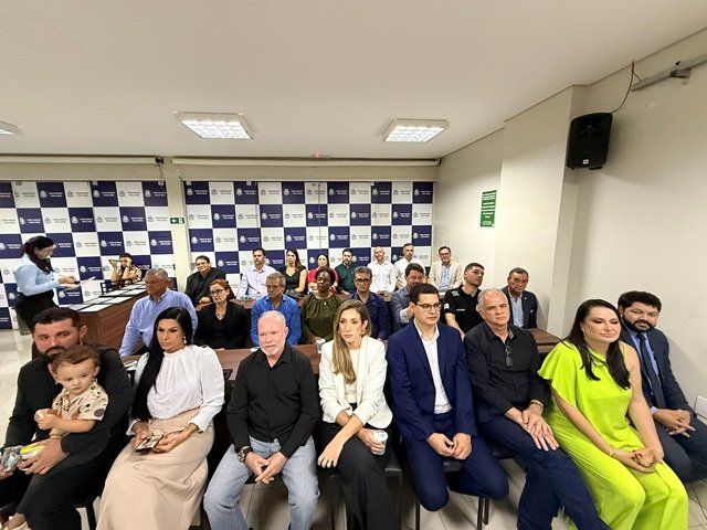 Câmara Municipal de Patos de Minas presta homenagem a cidadãos, empresas e instituições com Moção de Aplausos