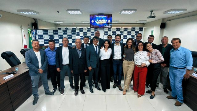 Sandra Gomes toma posse como prefeita de Patos de Minas em solenidade na Câmara Municipal