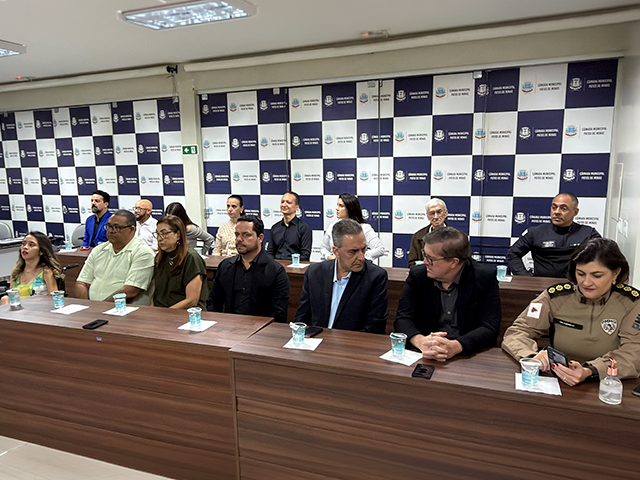  Câmara Municipal de Patos de Minas homenageia cidadãos e instituições com diploma de Moção de Aplausos